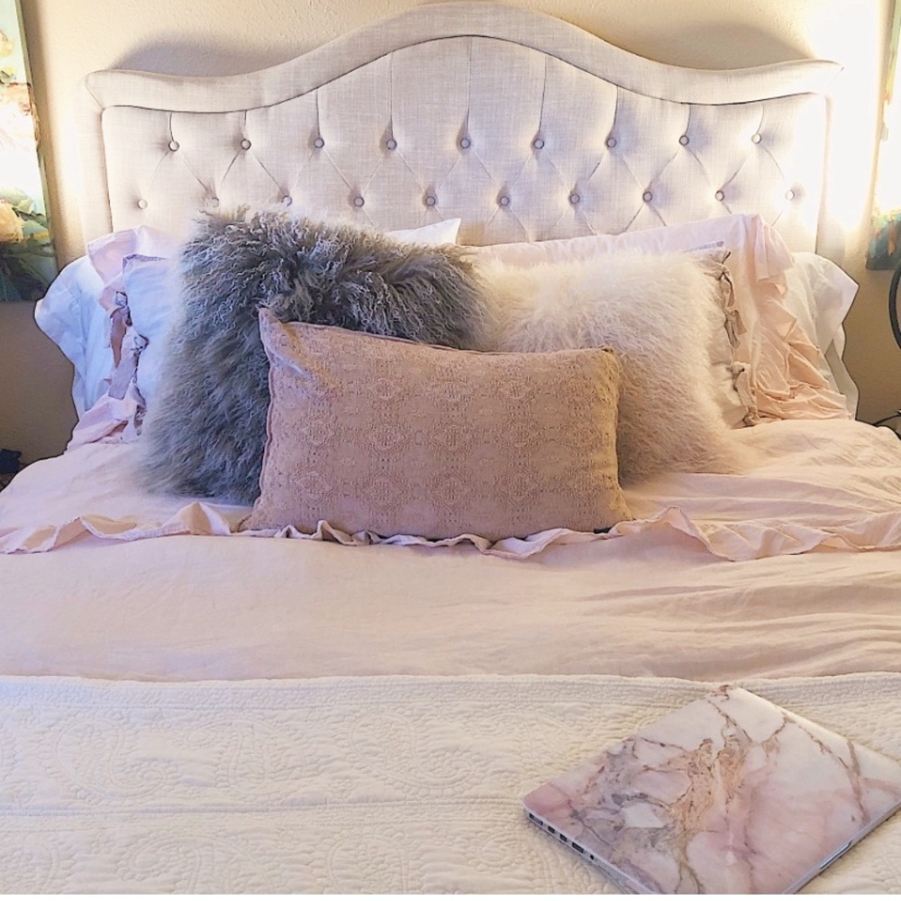 100% cotton blush pink fitted sheet w/ 2 pil cases